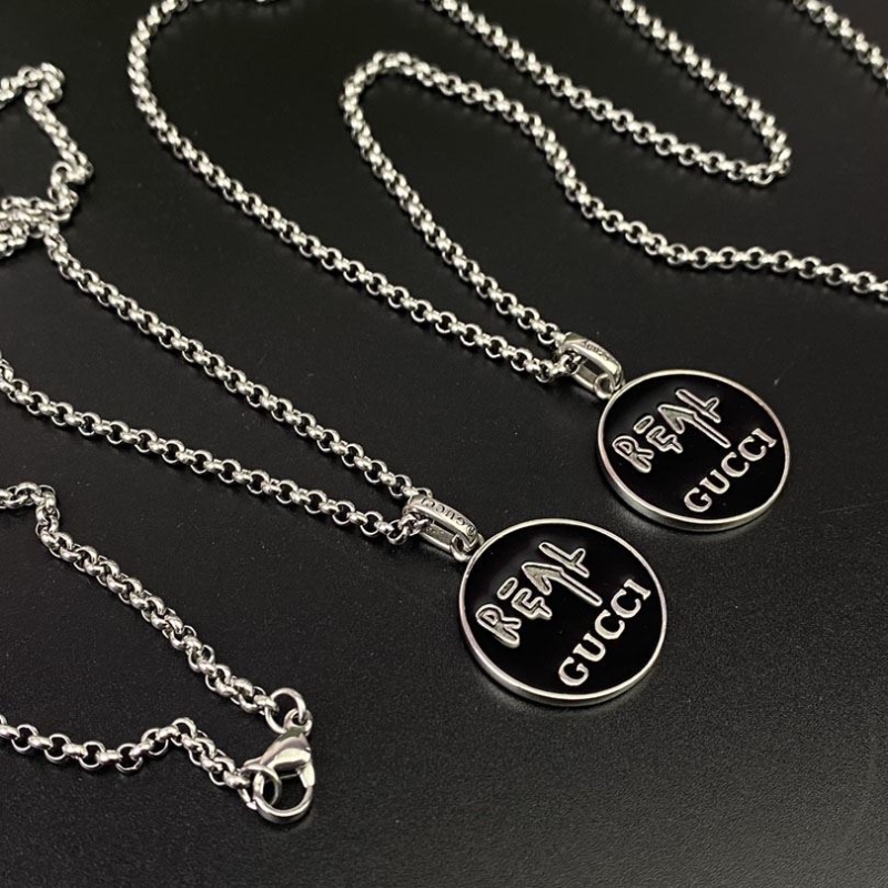 G*u*i necklaces